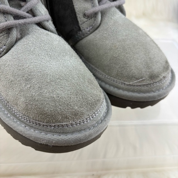 UGG CHUNKKA Kids Charcoal Suede Boots - Picture 7 of 9
